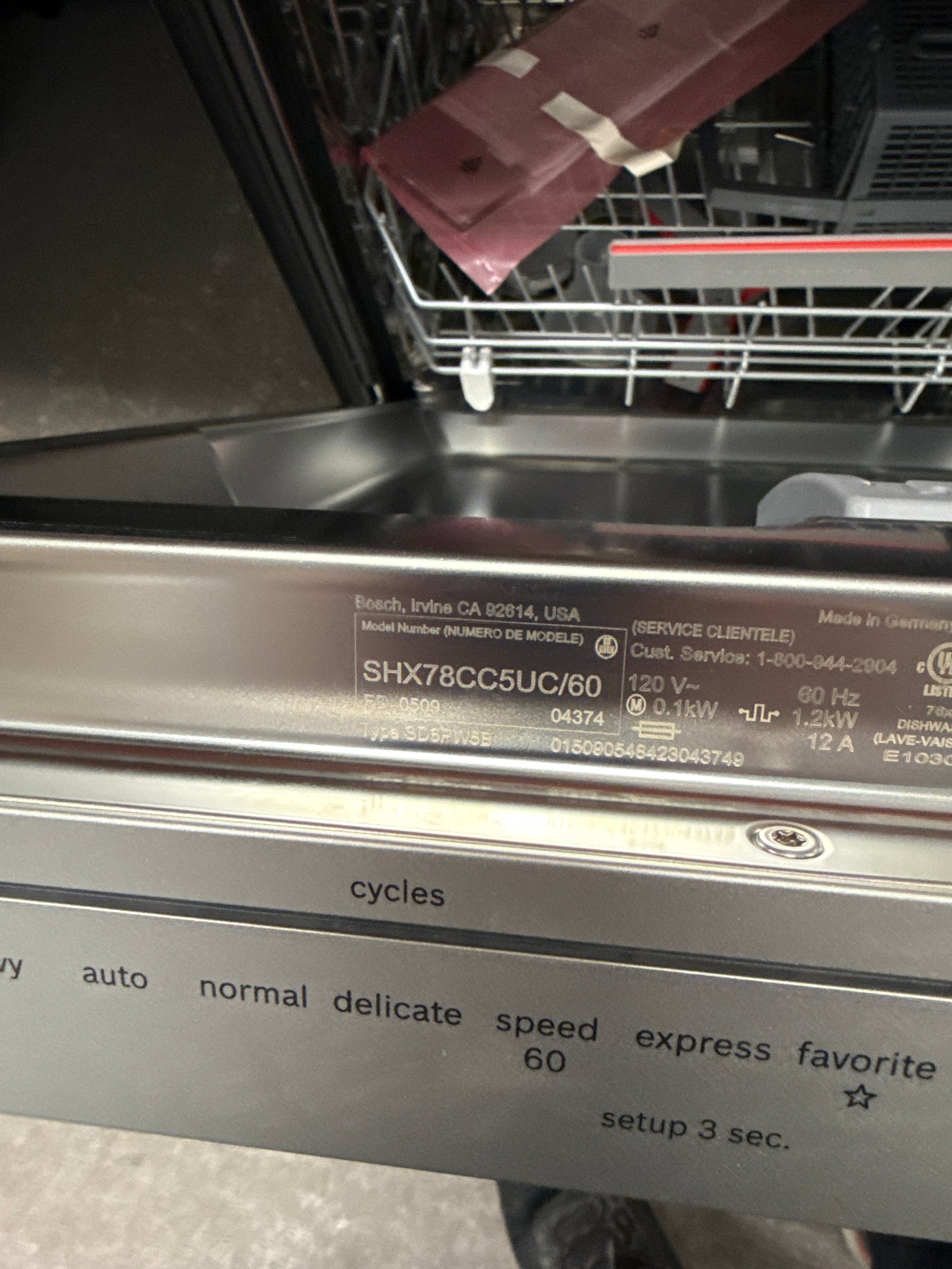 Lave-vaisselle encastrable 24 po 42dB avec cuve en inox et troisième panier série 800 de Bosch (SHX78CC5UC) - Inox