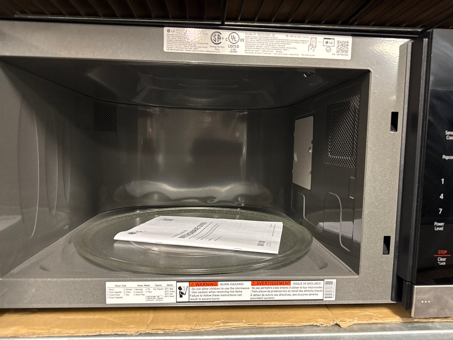 Micro-ondes de 2 pi³ NeoChef avec Smart Inverter de LG (MSER2090S) - Acier inoxydable