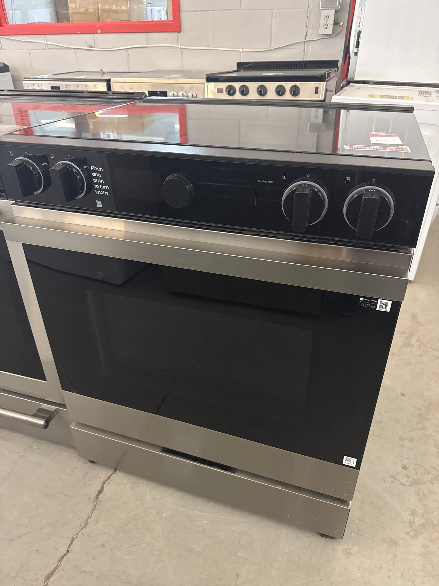 Cuisinière électrique encastrable à 5 éléments avec convection véritable 6,3 pi³ 30 po de Samsung (NSE6DG8700SRAC) - Acier inoxydable