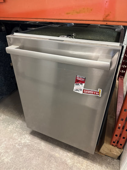 Lave-vaisselle encastrable 24 po 42dB avec cuve en inox et troisième panier série 800 de Bosch (SHX78CC5UC) - Inox