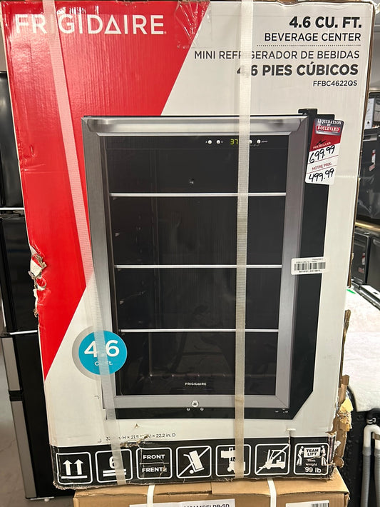 Frigidaire Distributeur de boissons dune capacité de 138 canettes de 12 oz en acier inoxydable ( FFBC4622QS)