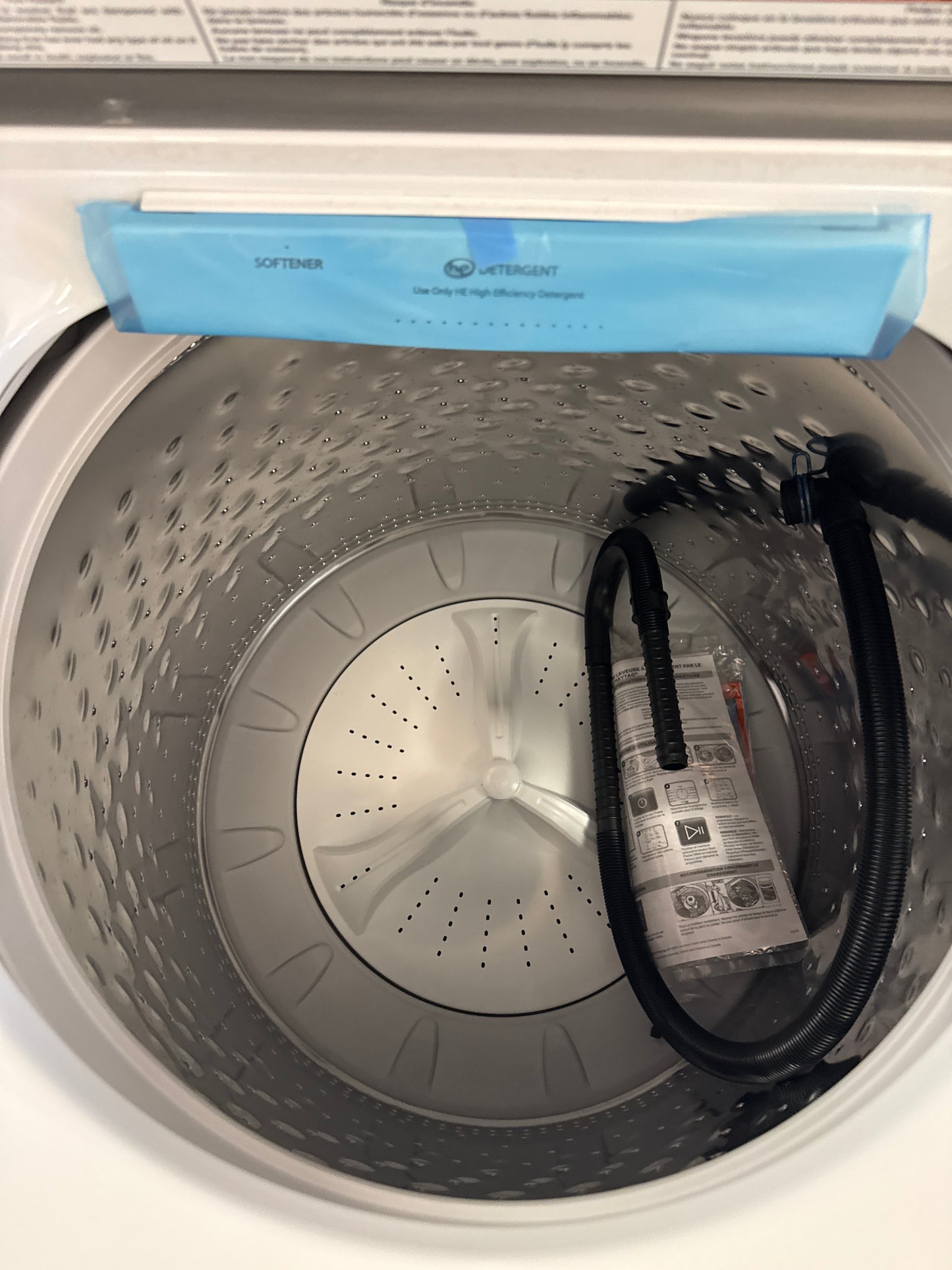 Laveuse à chargement vertical Maytag haute efficacité 5,5 pi³ blanche MVW6200KW