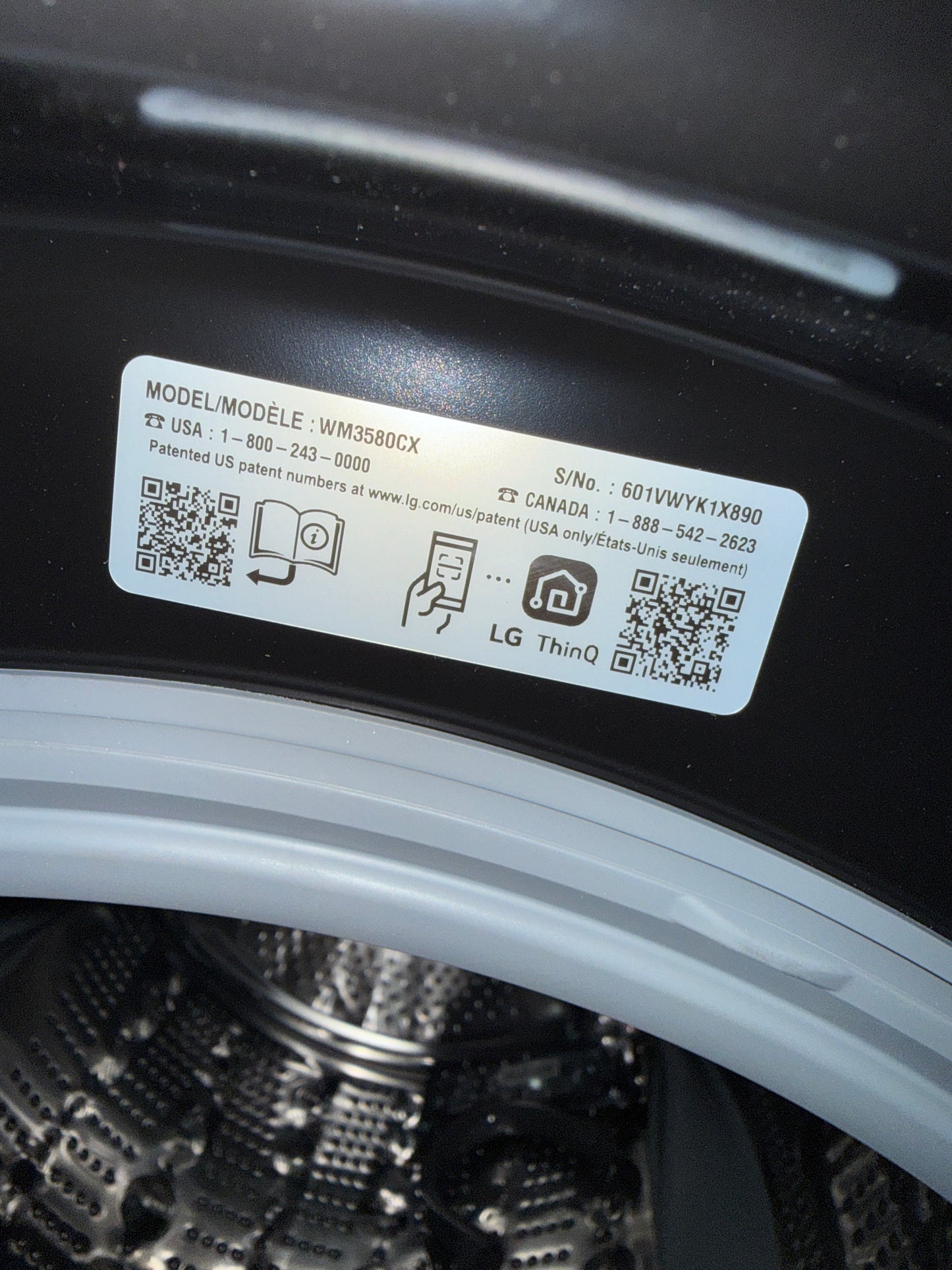 LG - Laveuse à chargement frontale Intelligente de 5.2 pi.cu. Noire avec IA WM3580CX