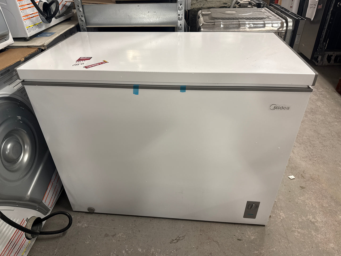 Congélateur horizontal 10,4 pi³ Midea dégivrage manuel 41,9 x 33,2 x 23,3 po, BLANC MRC10M4CWW