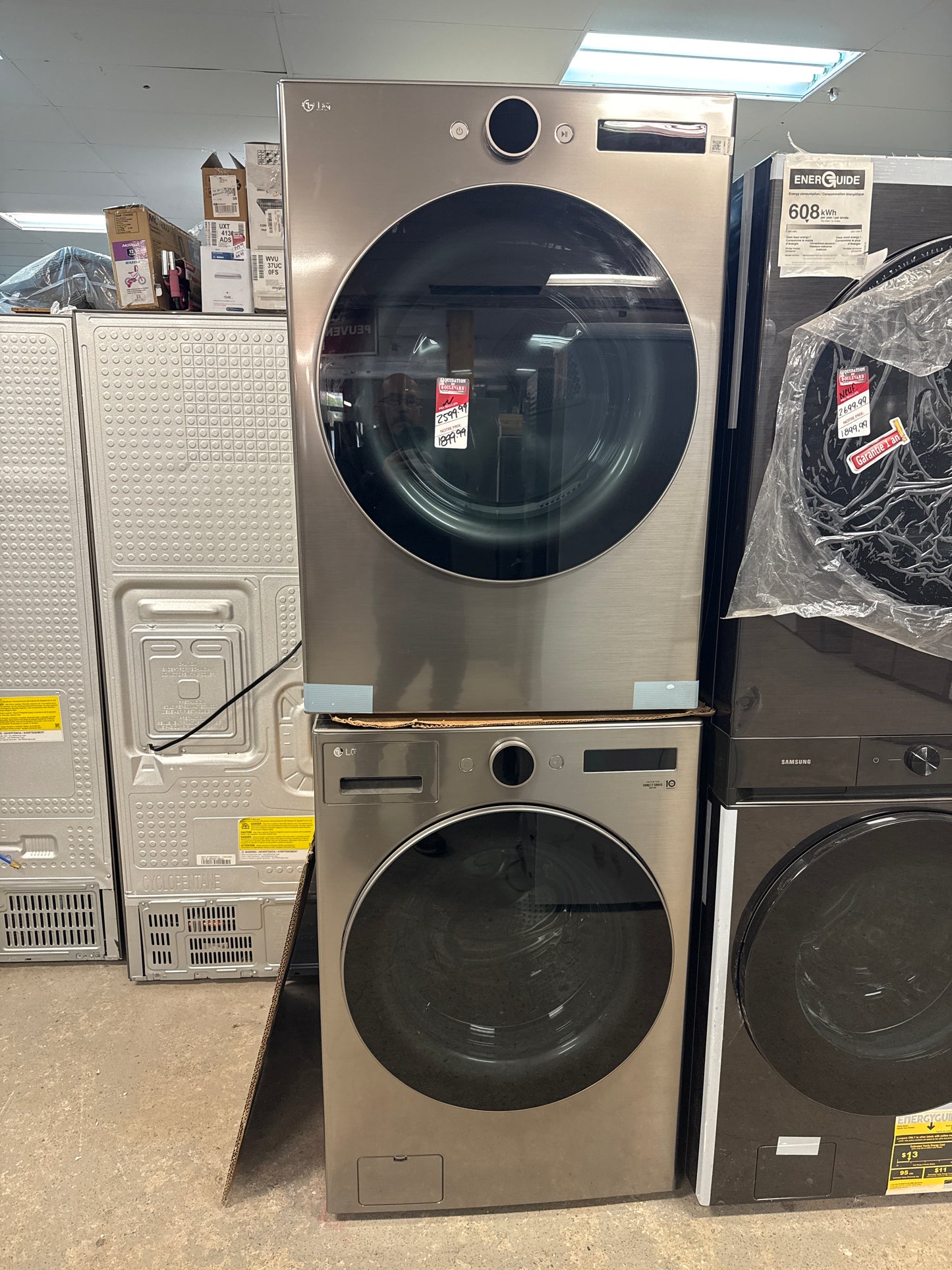 Laveuse à vapeur à chargement frontal WM5500HVA haute efficacité de 5,2 pi³ et sécheuse électrique DLEX5500V de 7,4 pi³ de LG - Acier graphite