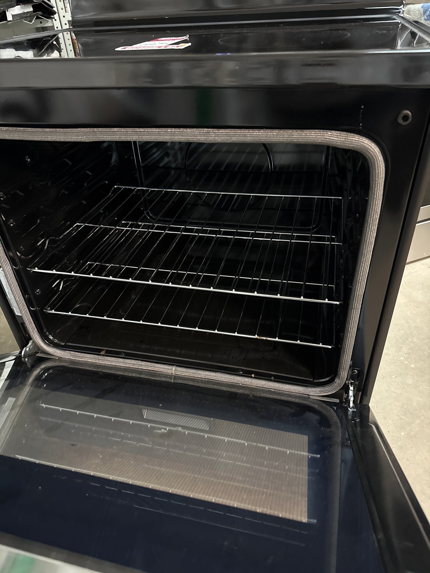 Midea - Cuisinière autonome à 4 éléments de 30 po et 5,1 pi³ avec tiroir de rangement MER30B12ASSC