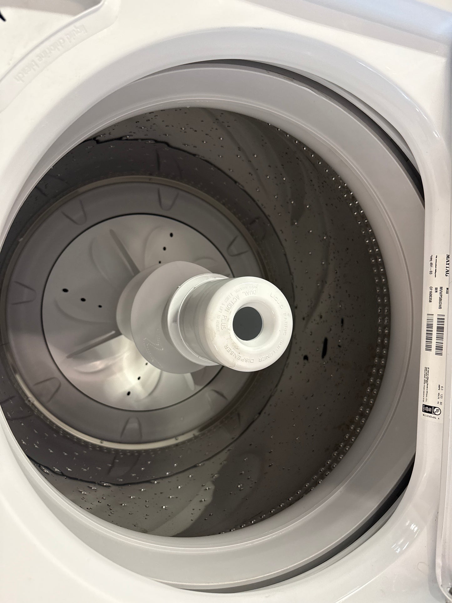 Laveuse à chargement par le haut haute efficacité de 4 pi³ de Maytag (MVWP586GW) - Blanc