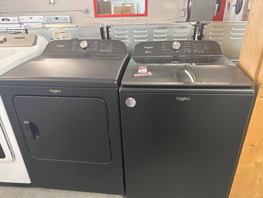 Laveuse à chargement par le haut HE 6,1 pi³ et sécheuse électrique de 7 pi³ de Whirlpool - Noir volcan