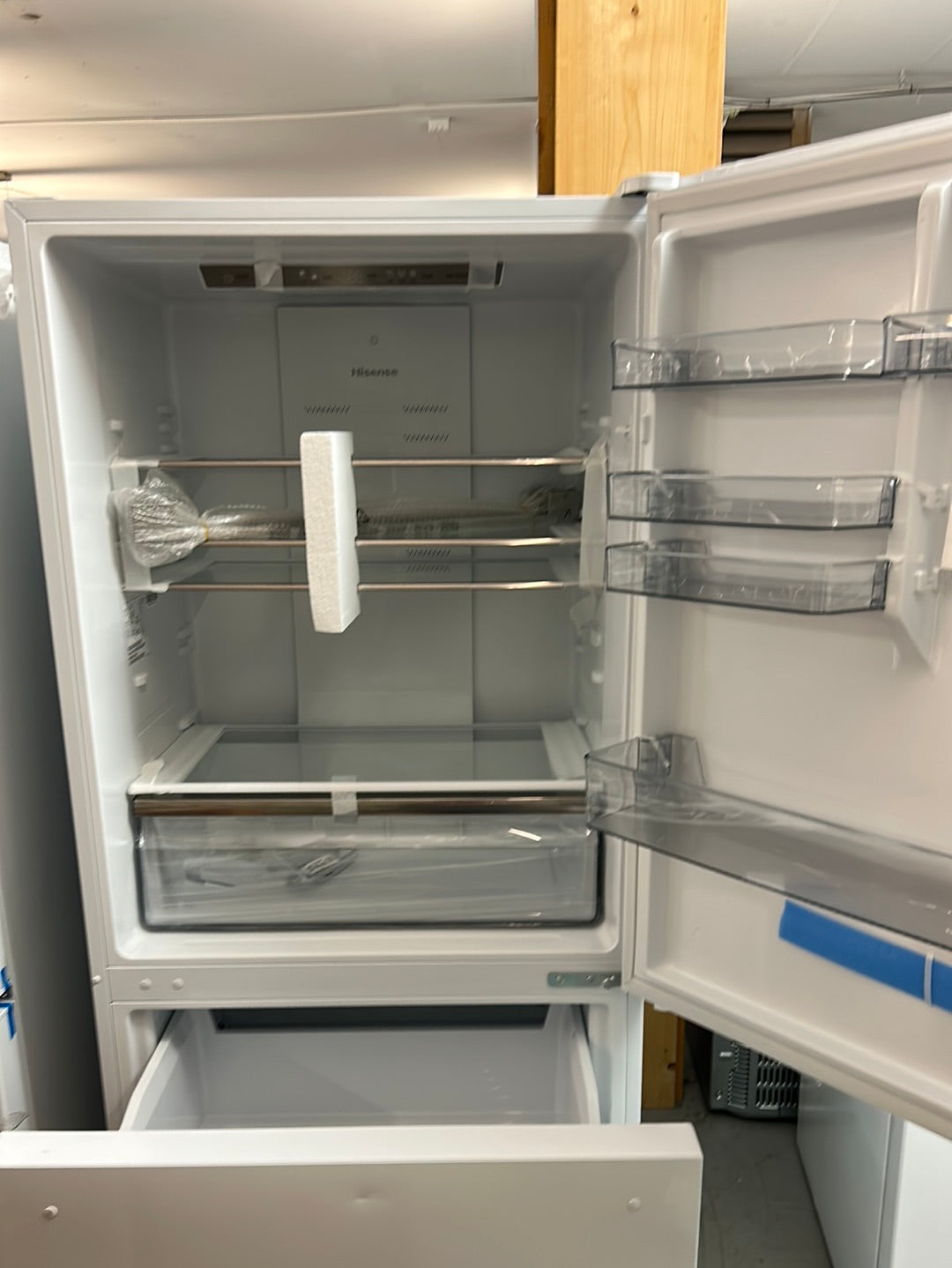 Réfrigérateur à congélateur en bas 17.2 pi3 Hisense RB17A2CWE