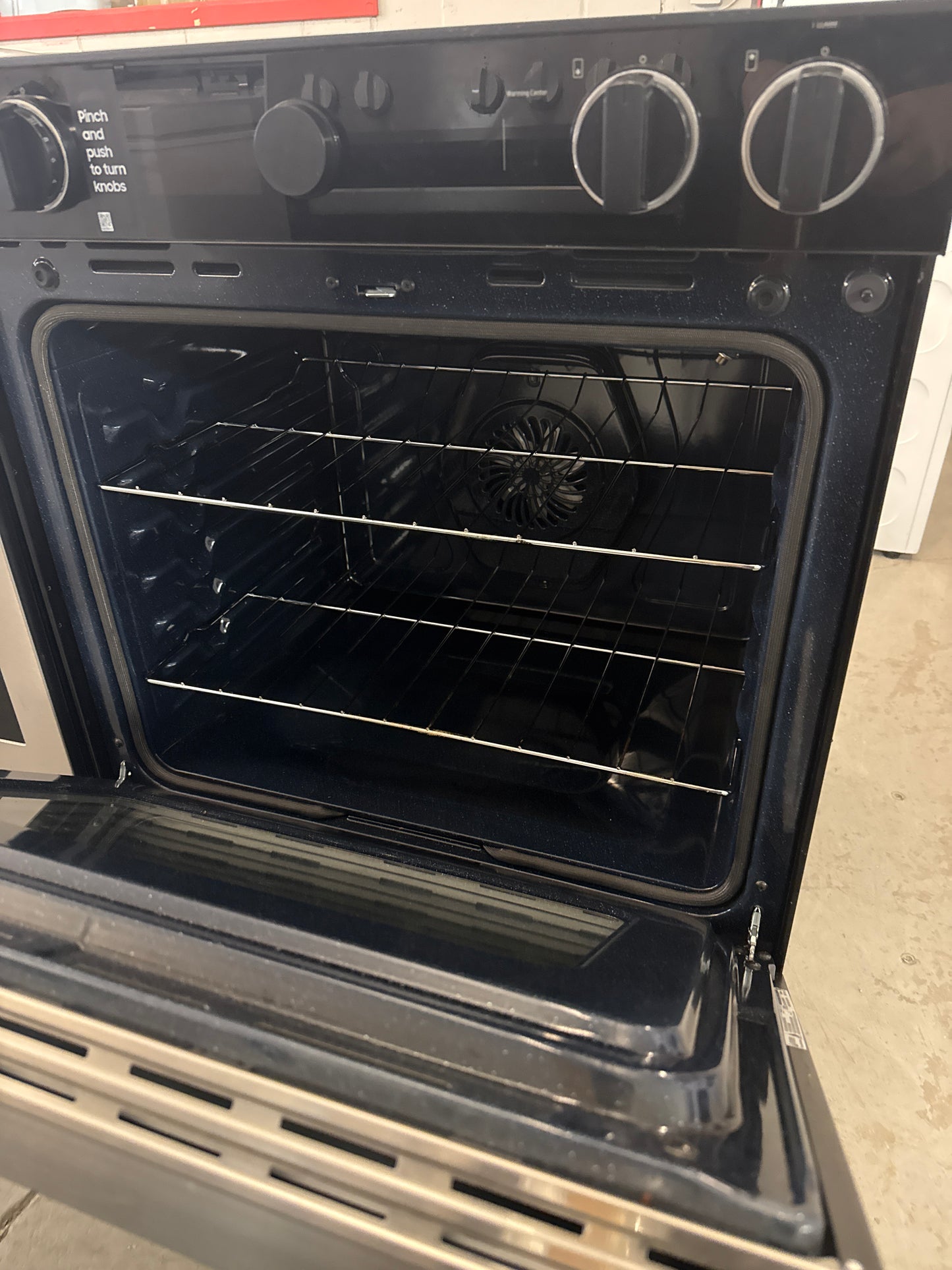 Cuisinière électrique encastrable à 5 éléments avec convection véritable 6,3 pi³ 30 po de Samsung (NSE6DG8700SRAC) - Acier inoxydable