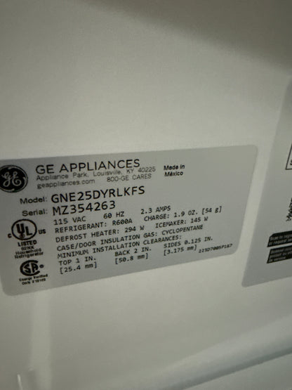 Réfrigérateur à deux portes de 25 pi³ et 33 po de GE (GNE25DYRKFS) - Acier inoxydable