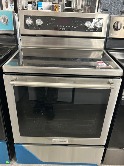 Cuisinière électrique autonome lisse avec four autonettoyant 6,4 pi3 30 po de KitchenAid YKFEG500ESS  - Inox