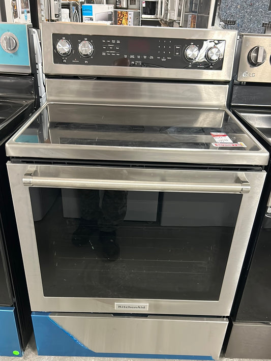 Cuisinière électrique autonome lisse avec four autonettoyant 6,4 pi3 30 po de KitchenAid YKFEG500ESS  - Inox