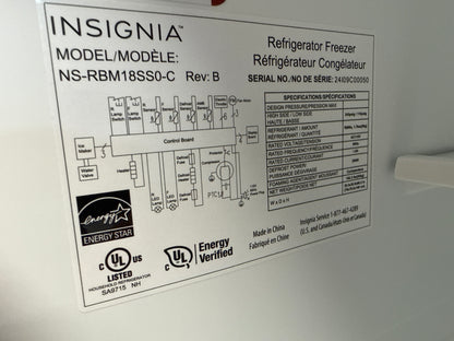 Réfrigérateur à congélateur inférieur 18,6 pi³ 30 po d'Insignia (NS-RBM18SS0-C) - INOX