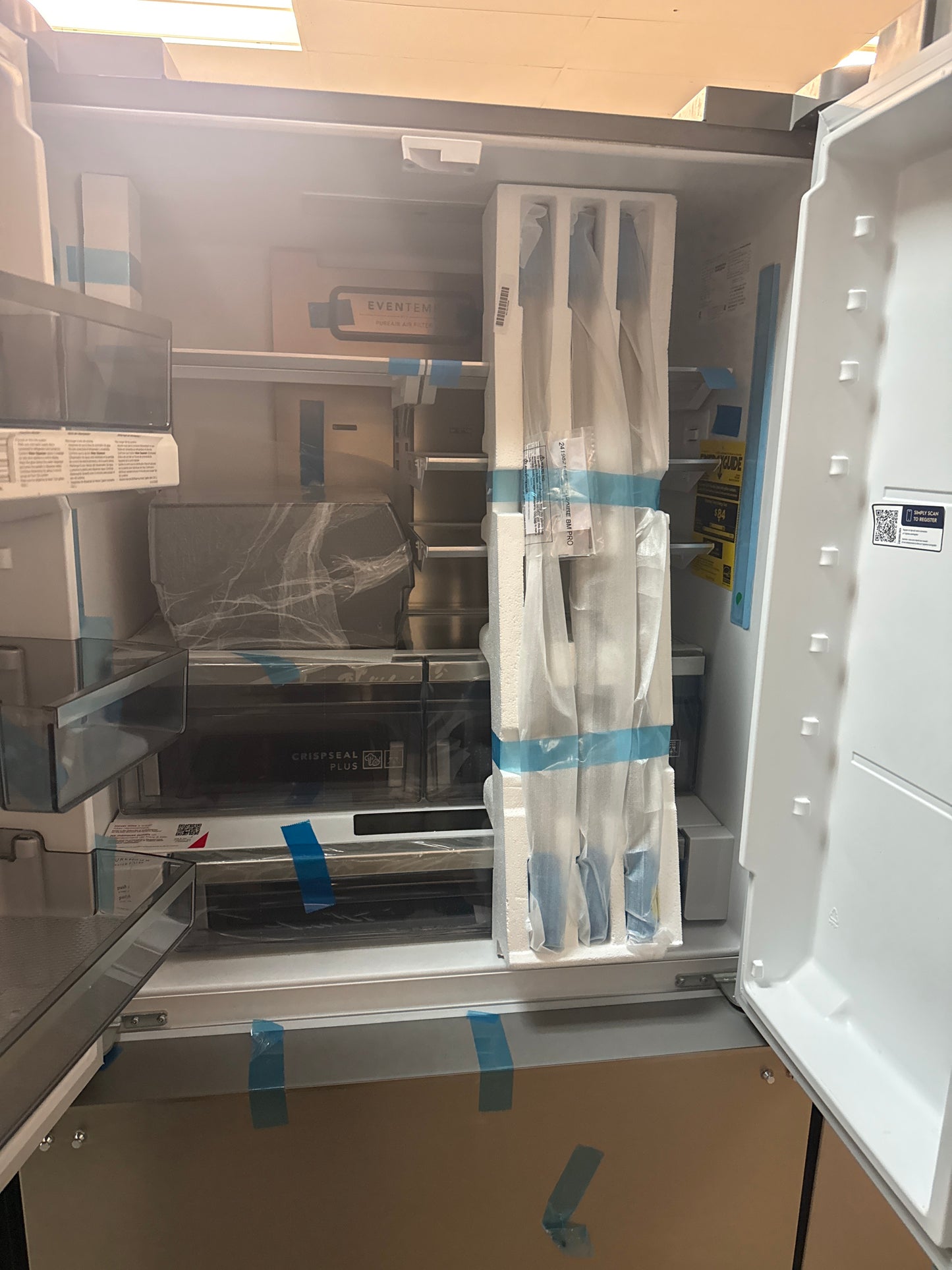 Réfrigérateur à deux portes de 23,3 pi³ et 36 po avec distributeur d'eau Pro de Frigidaire (PRFG2383AF) - Acier inoxydable