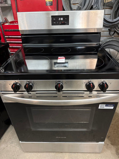 Cuisinière électrique autonome à 5 éléments de 5,3 pi³ et 30 po de Frigidaire (FCRE305CBS) - Inox
