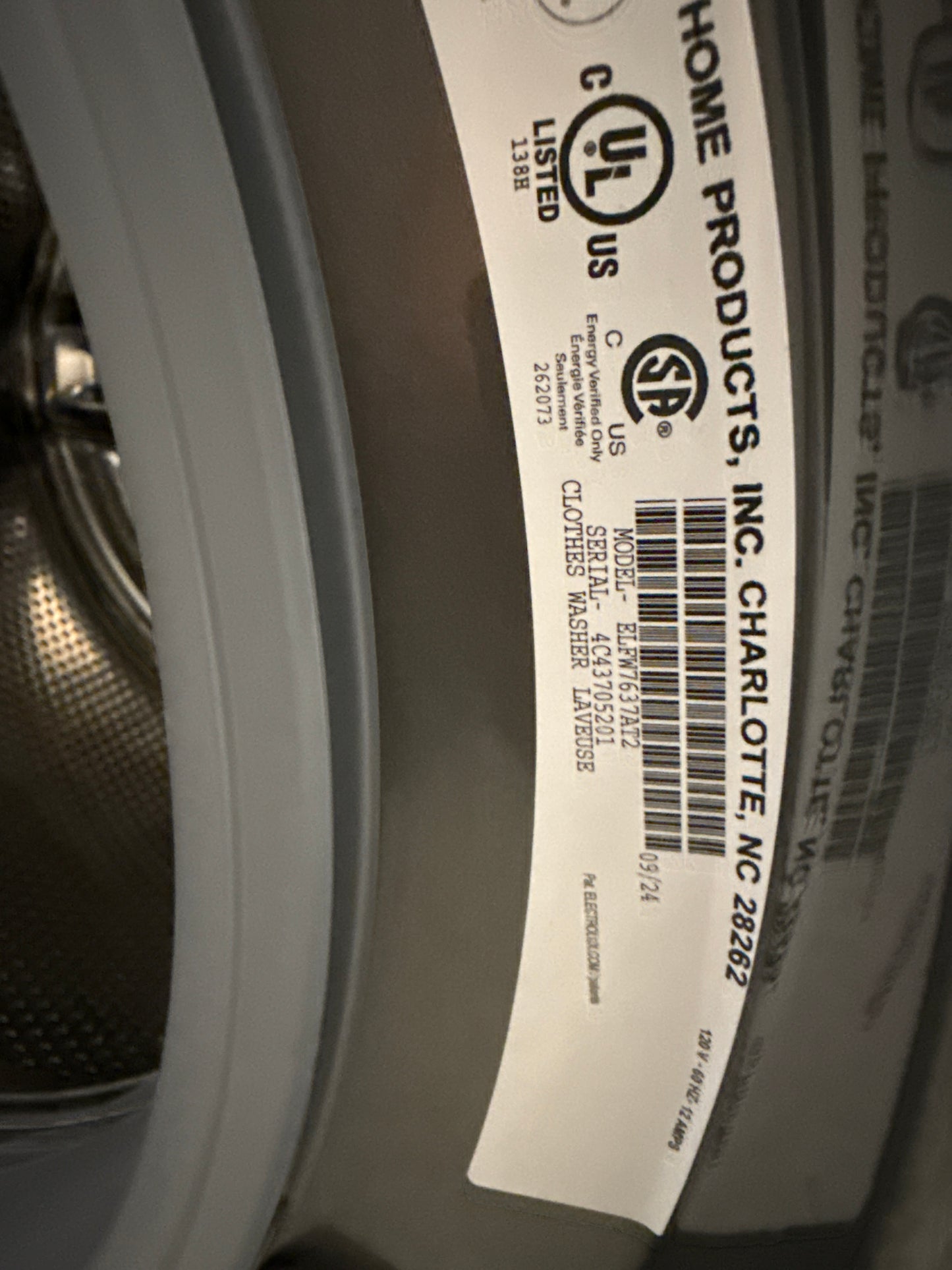Electrolux Laveuse à chargement frontal avec SmartBoost, 5,2 pi3, titane - ENERGY STAR® ELFW7637AT