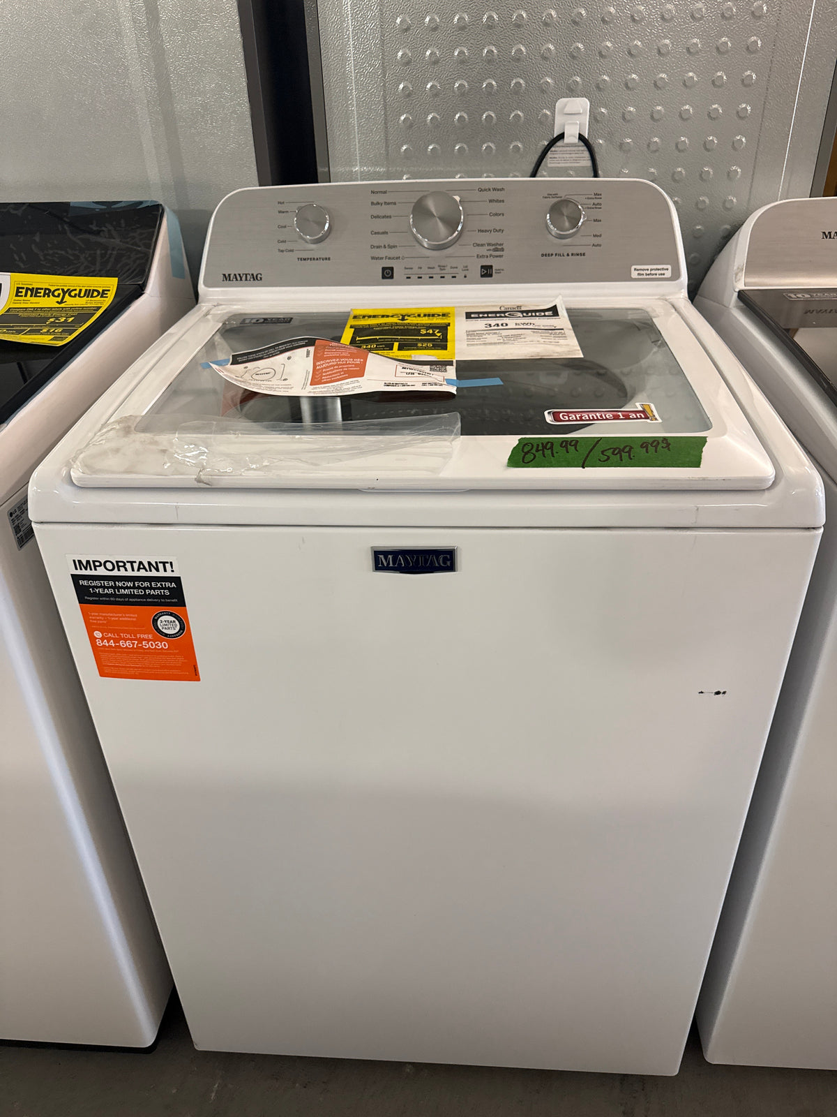 Maytag Laveuse à chargement vertical à agitateur avec fonction Extra Power et option Animal Pet Pro - 5,4 pi cu - Blanc MTW5605RW