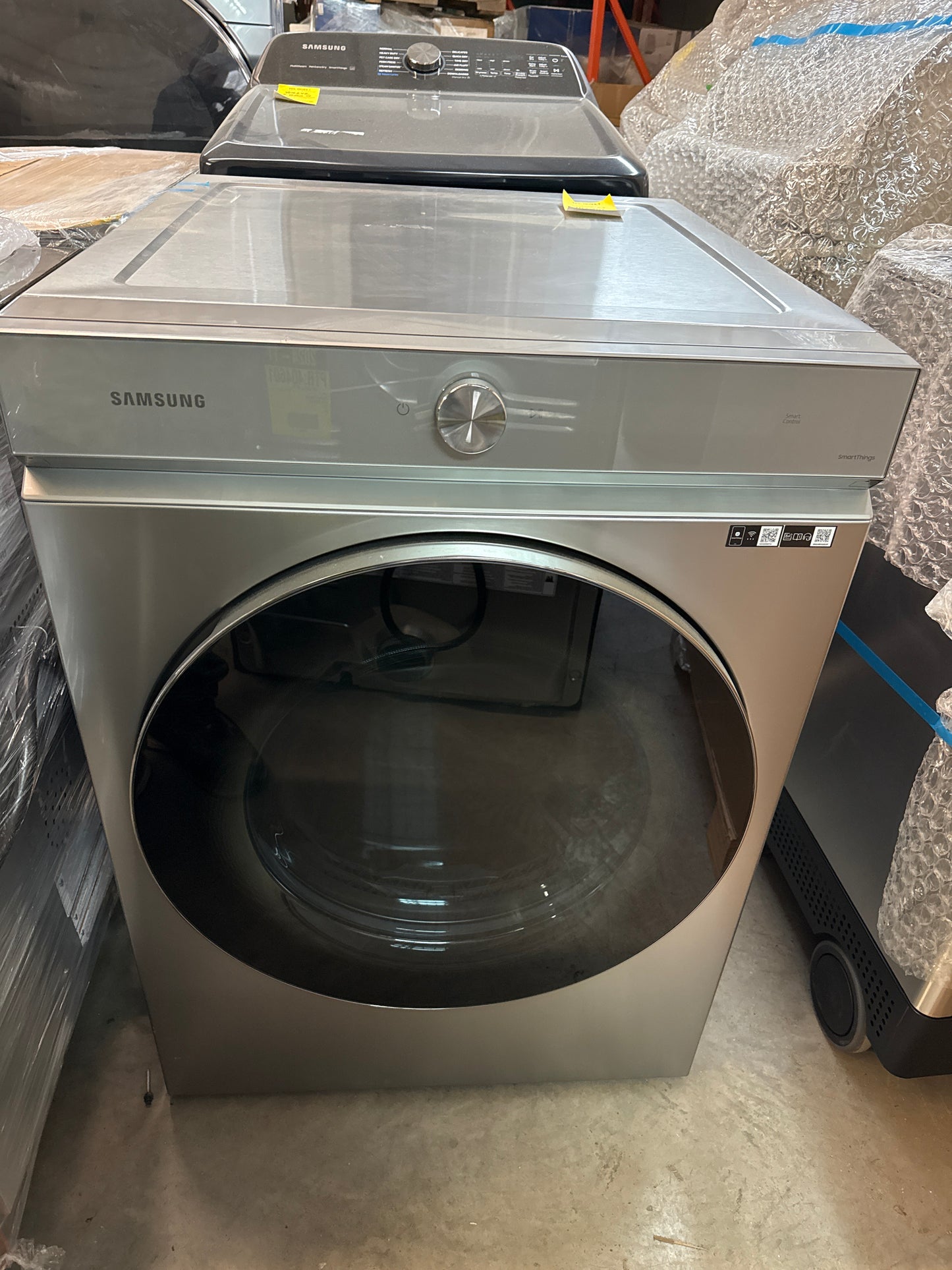 Sécheuse électrique à vapeur de 7,6 pi³ de Samsung (DVE53BB8900TAC) - Acier argenté