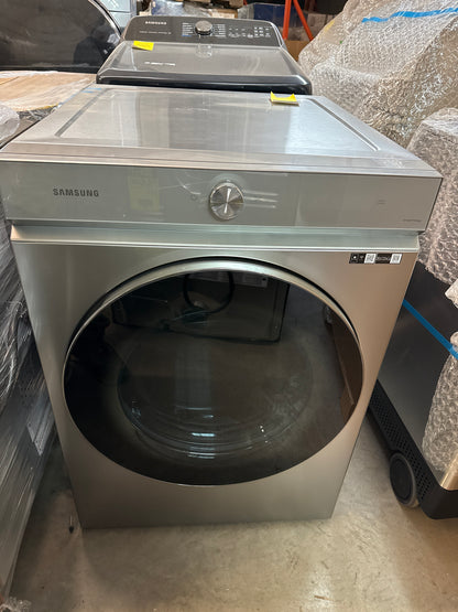 Sécheuse électrique à vapeur de 7,6 pi³ de Samsung (DVE53BB8900TAC) - Acier argenté