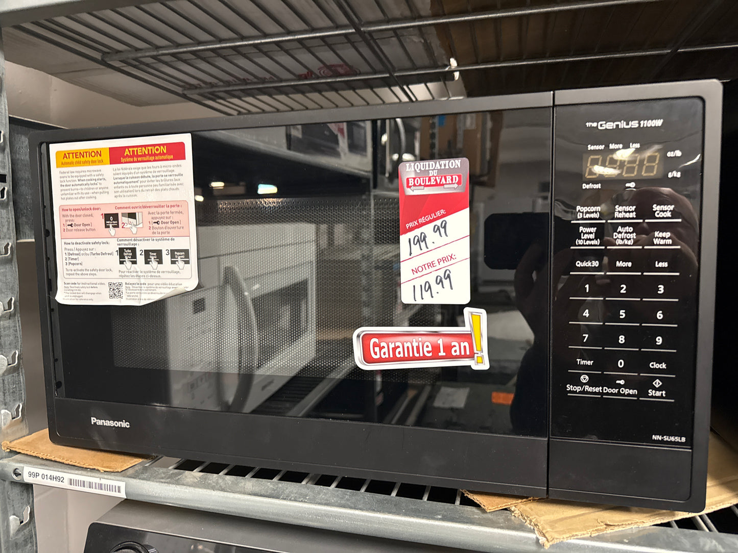 Panasonic NNSU65LB Genius Four à micro-ondes de taille moyenne 1,3 pi³, noir, 1100 W