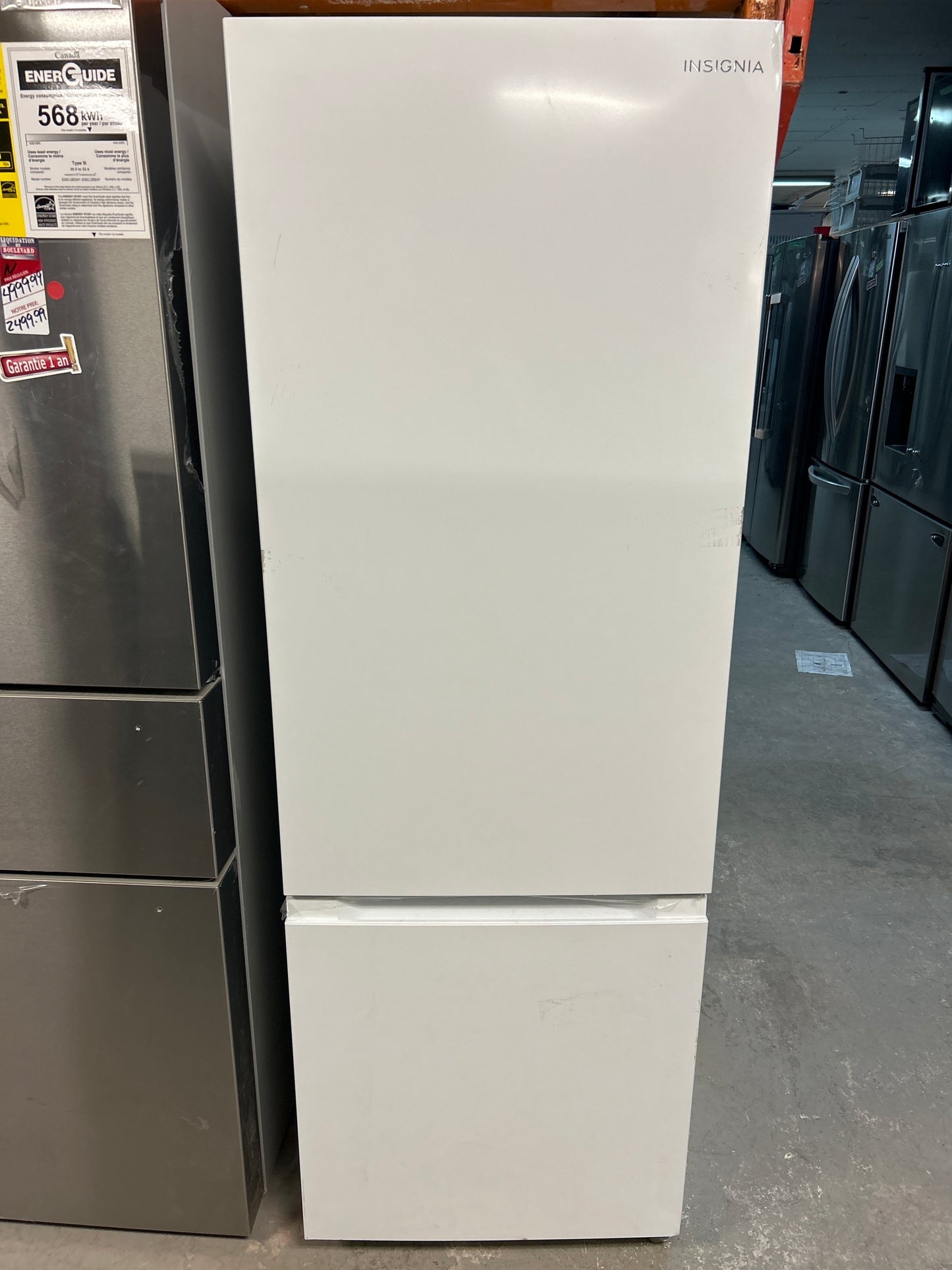 Réfrigérateur à congélateur inférieur 11,5 pi³ 24 po d'Insignia (NS-RBM11WH2-C) - Blanc