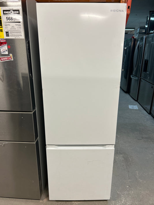 Réfrigérateur à congélateur inférieur 11,5 pi³ 24 po d'Insignia (NS-RBM11WH2-C) - Blanc
