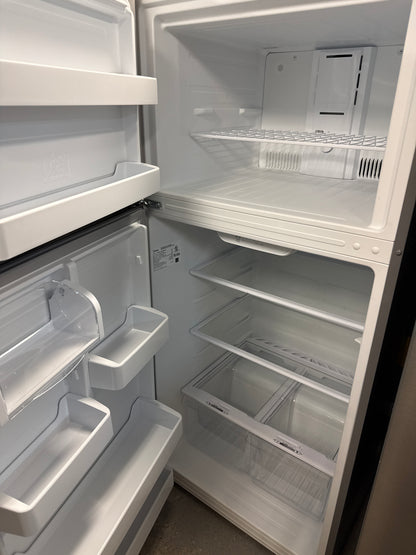 Réfrigérateur à congélateur supérieur Midea INOX de 18 pi³ 29.5 po x 66.6 po x 30.9 po éclairage MRT18B2ASL