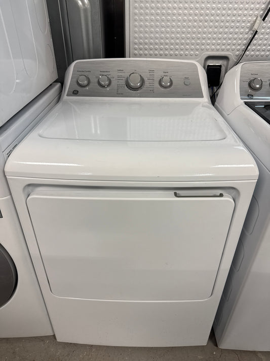 GE Sécheuse électrique de 7.2 pi.cu. avec cycle SaniFresh GTD45EBMRWS