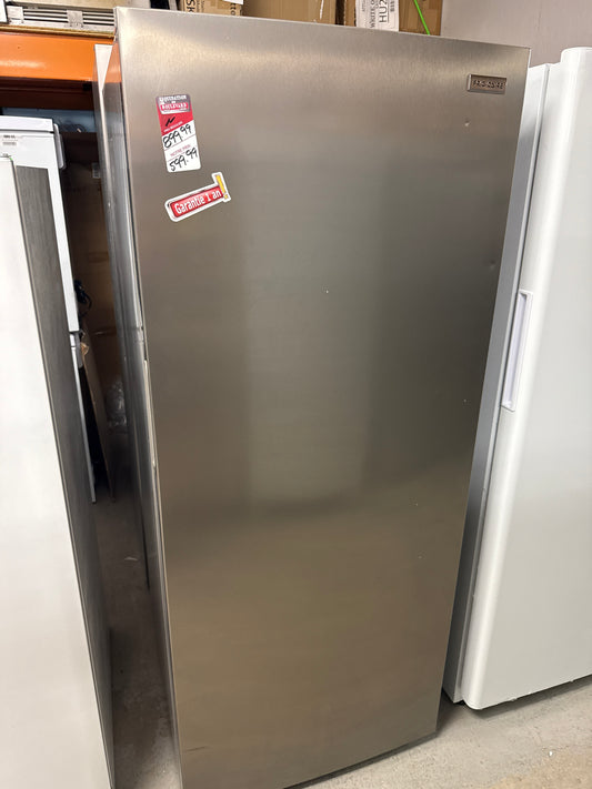 Congélateur vertical sans dégivrage de 15,5 pi³ de Frigidaire (FFFU16F2VV) - INOX