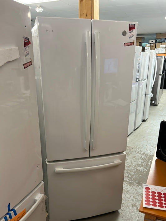 Réfrigérateur 2 portes 20,8 pi³ 30 po avec distributeur glaçons Profile de GE (PNE21NGLKWW) - Blanc