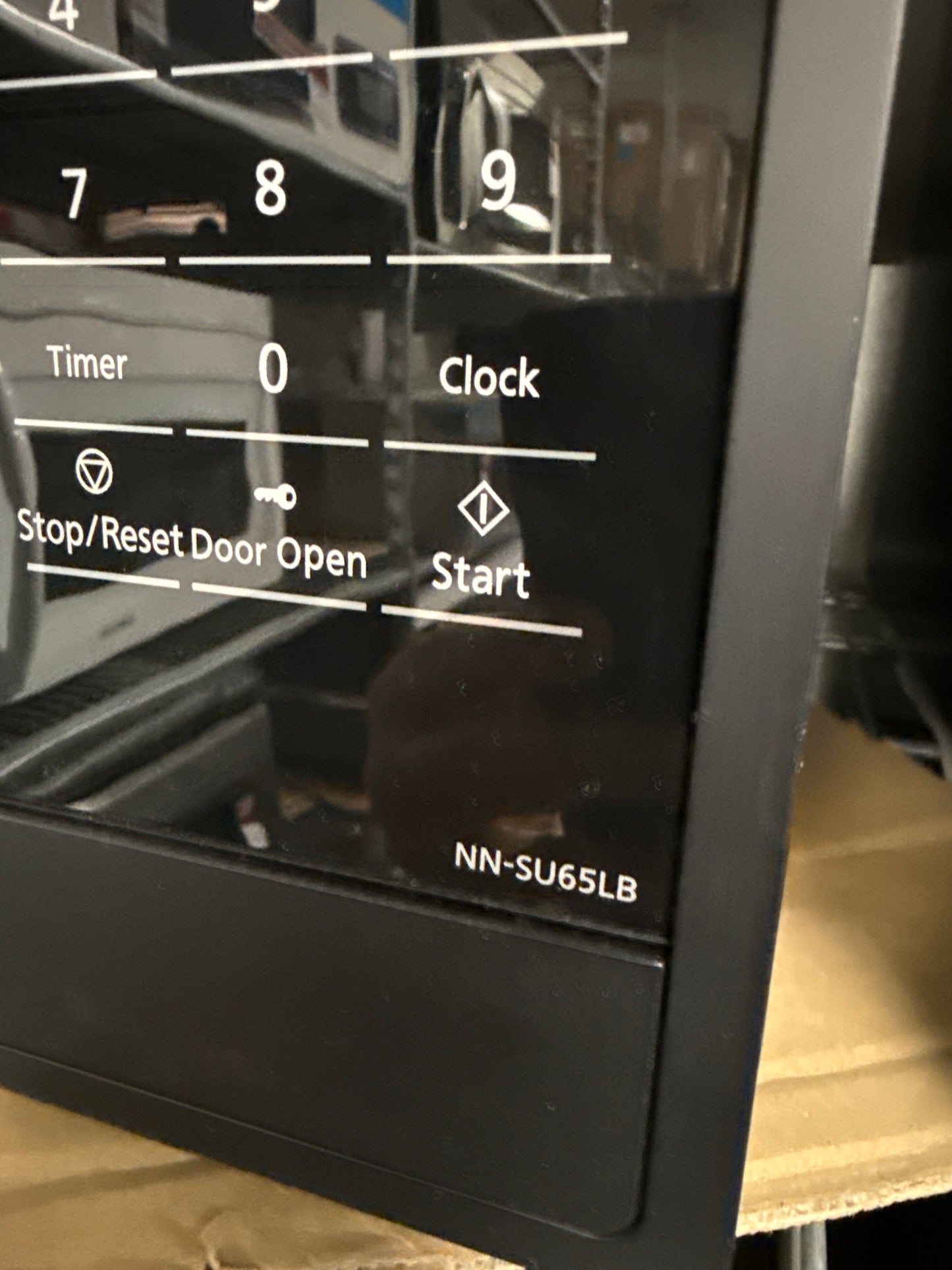 Panasonic NNSU65LB Genius Four à micro-ondes de taille moyenne 1,3 pi³, noir, 1100 W