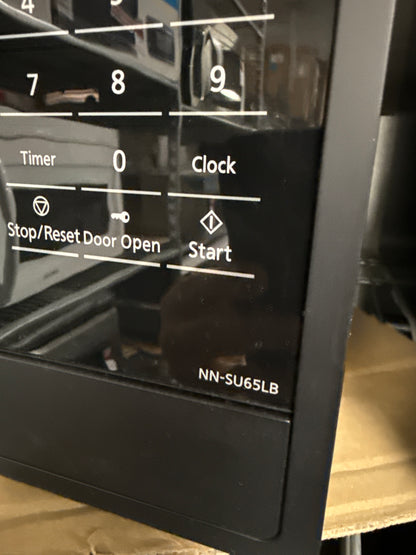 Panasonic NNSU65LB Genius Four à micro-ondes de taille moyenne 1,3 pi³, noir, 1100 W