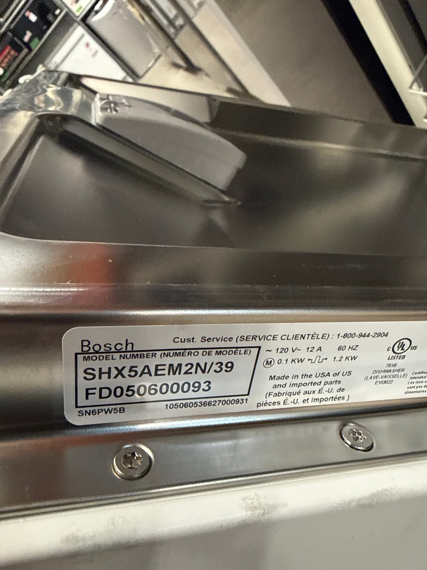 Lave-vaisselle encastrable 24 po 46 dB avec troisième panier de Bosch (SHX5AEM2N) - Blanc