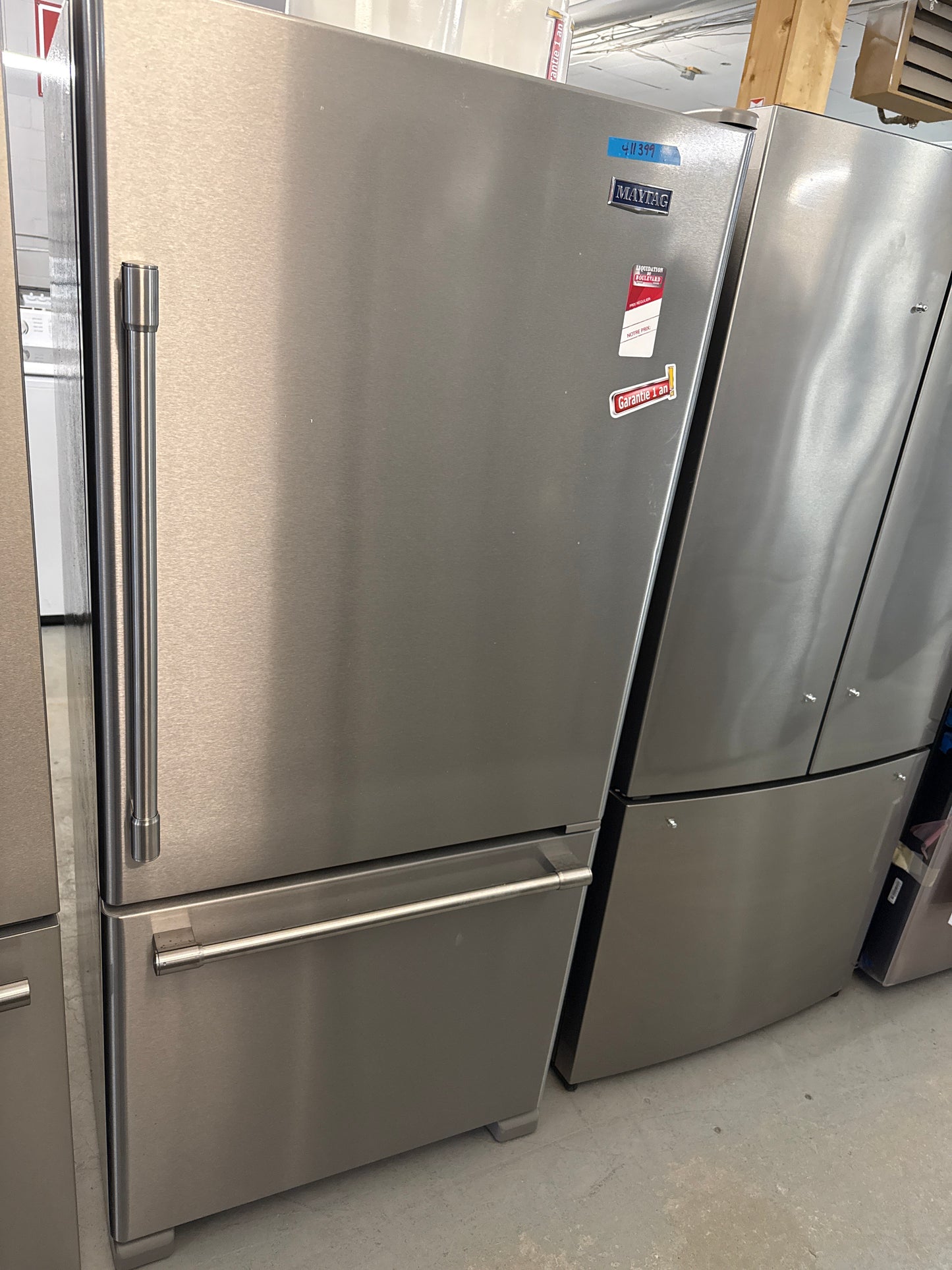 Réfrigérateur Maytag à congélateur inférieur de 30 po avec tiroir de congélateur coulissant, 18,7 pi³, acier inoxydable /MBR1957FEZ