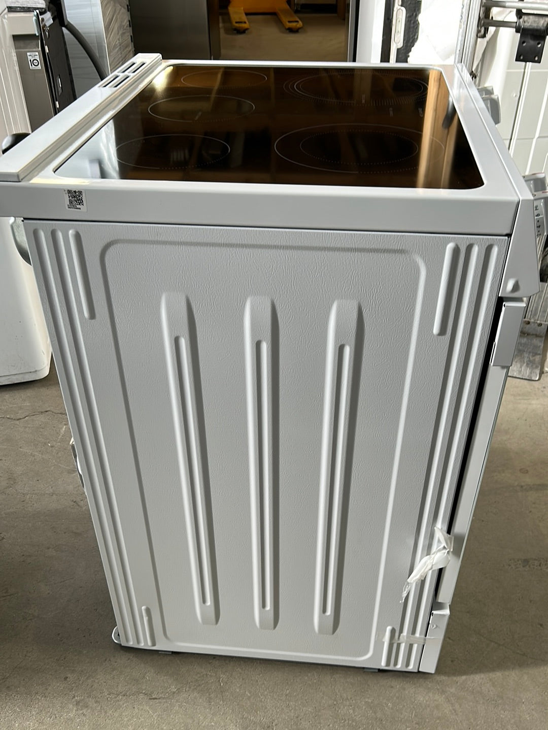 Cuisinière électrique autonome 5 éléments 5,3 pi³ 30 po de Frigidaire (FCFE306CAW) - Blanc