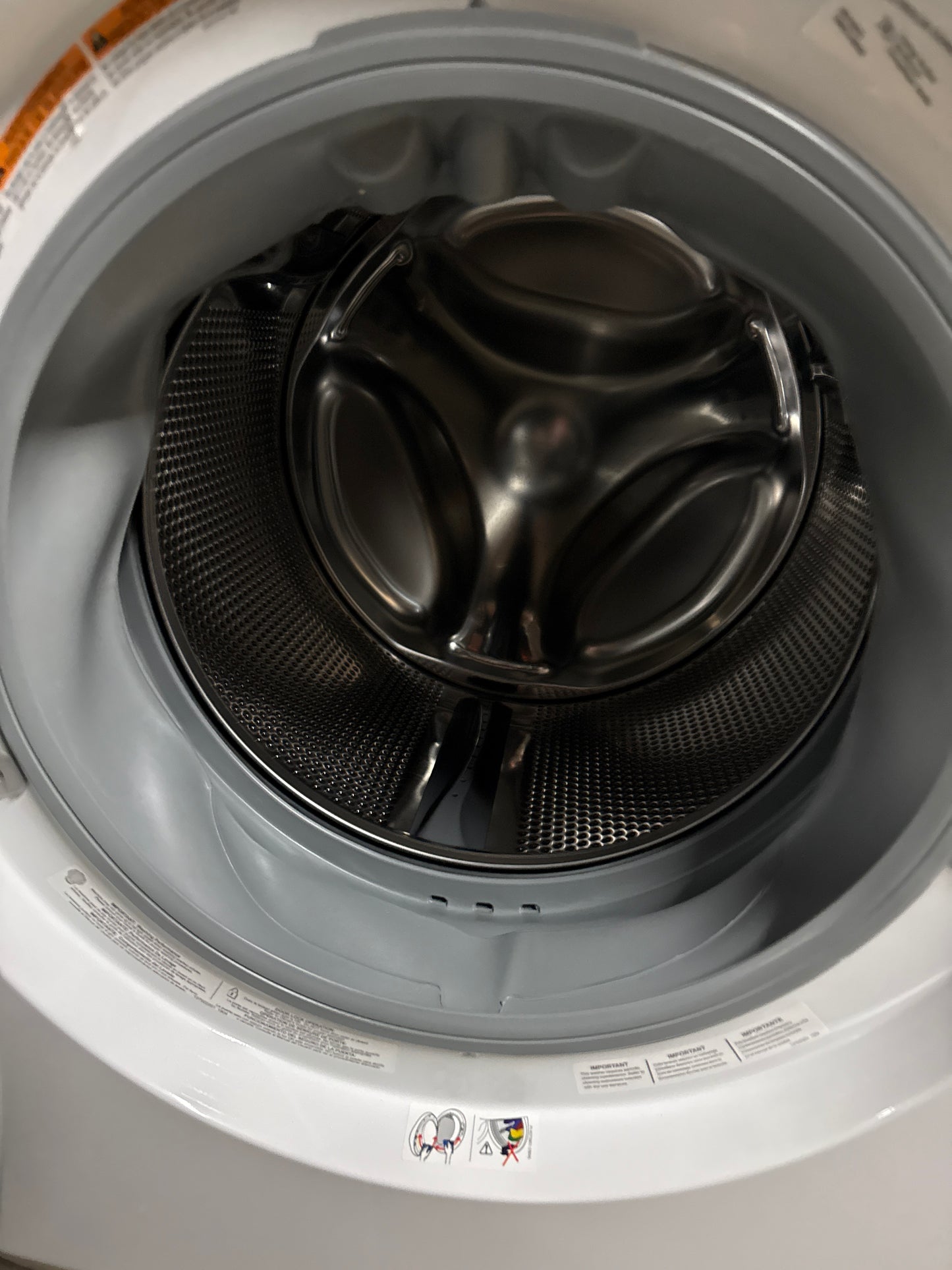 Duo laveuse électrique de 5,1 pi³ et sécheuse de 8 pi³ d'Electrolux (ELTE730CAW) - Blanc