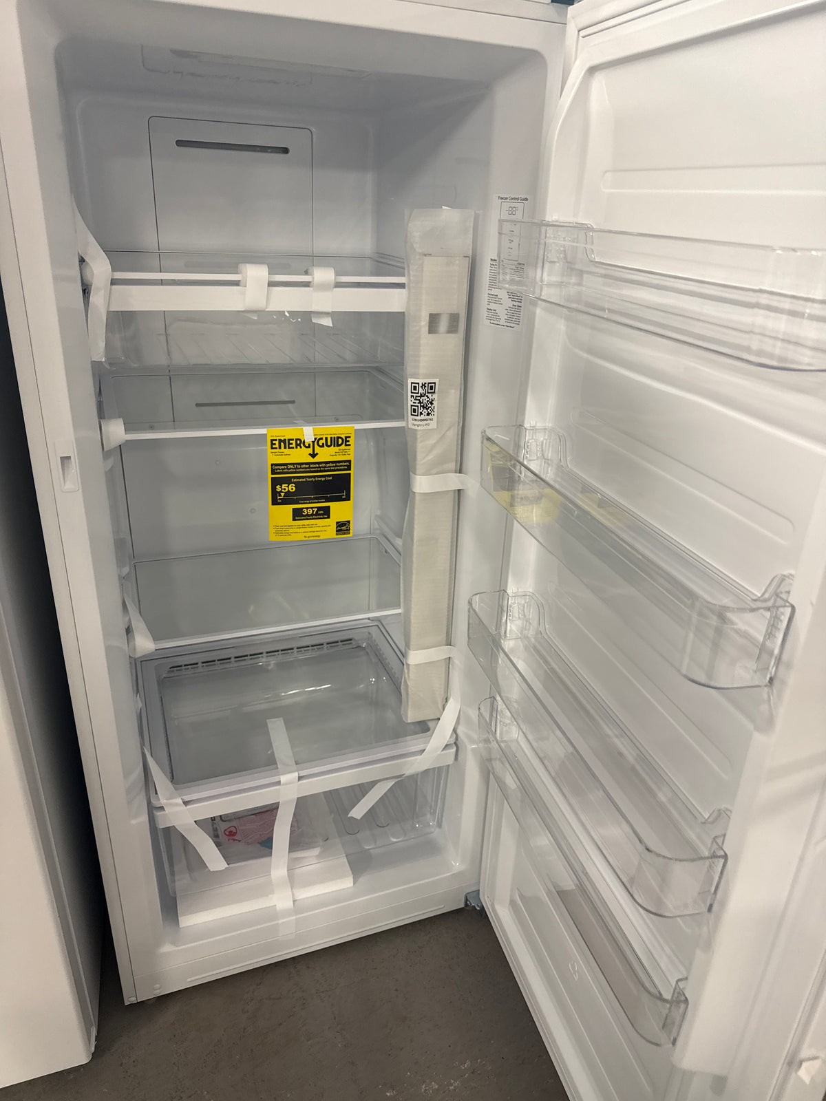 GE - Congélateur vertical blanc de 29 po et 14,1 pi cu sans givre FUF14DLRWW
