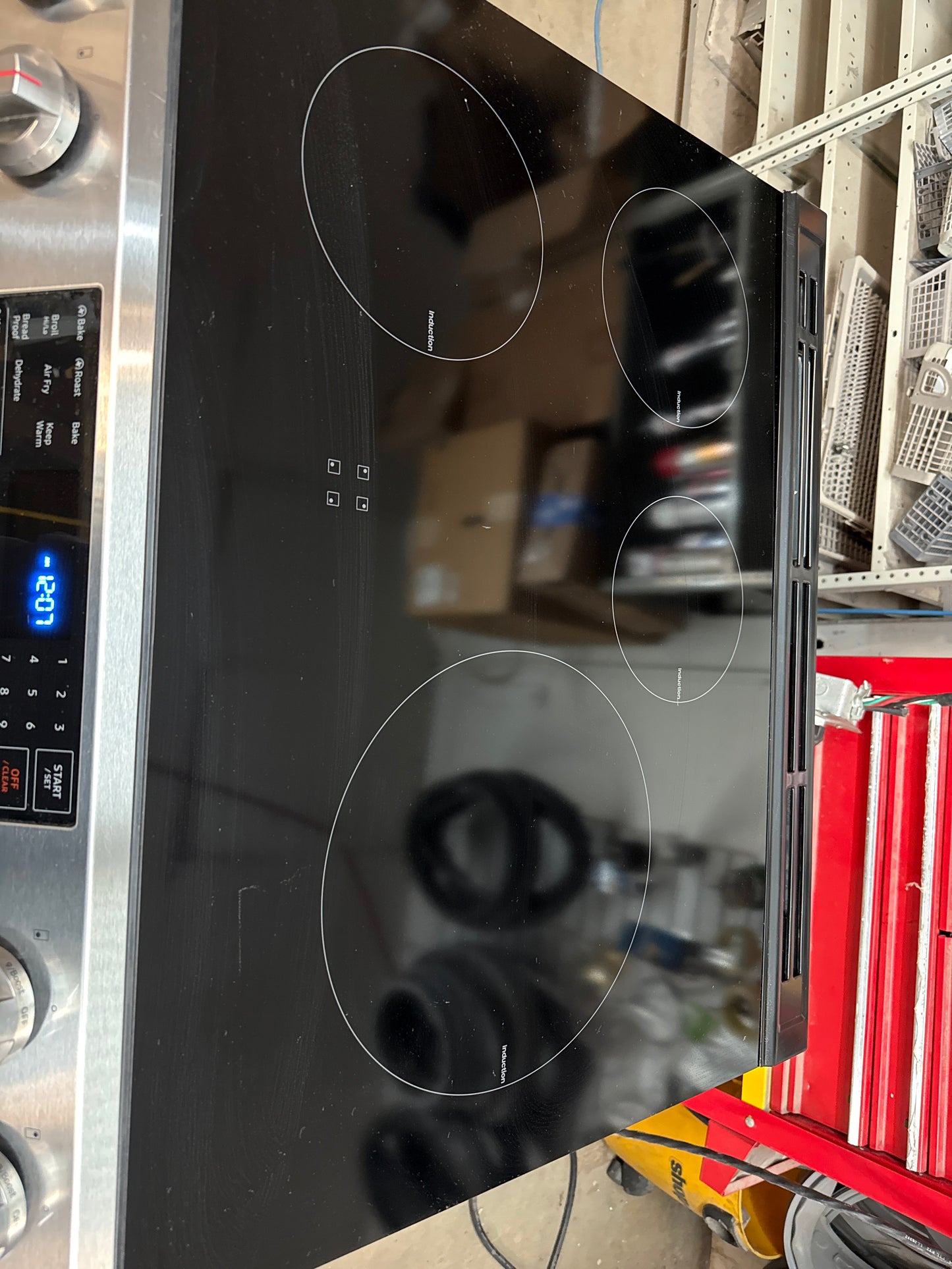 Cuisinière à induction encastrable 6,3 pi³ 30 po de Samsung (NE63B8411SS/AC) - Acier inoxydable