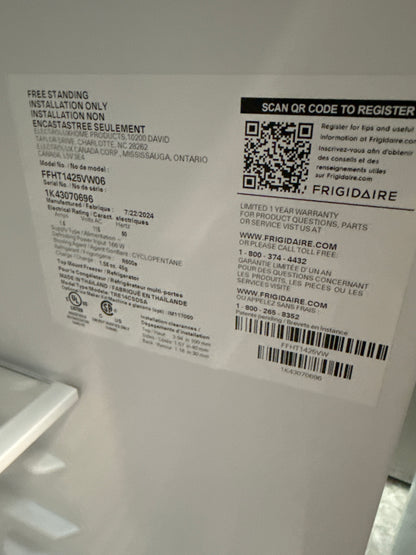 Réfrigérateur à congélateur supérieur 14 pi³ 28 po de Frigidaire (FFHT1425VW) - Blanc