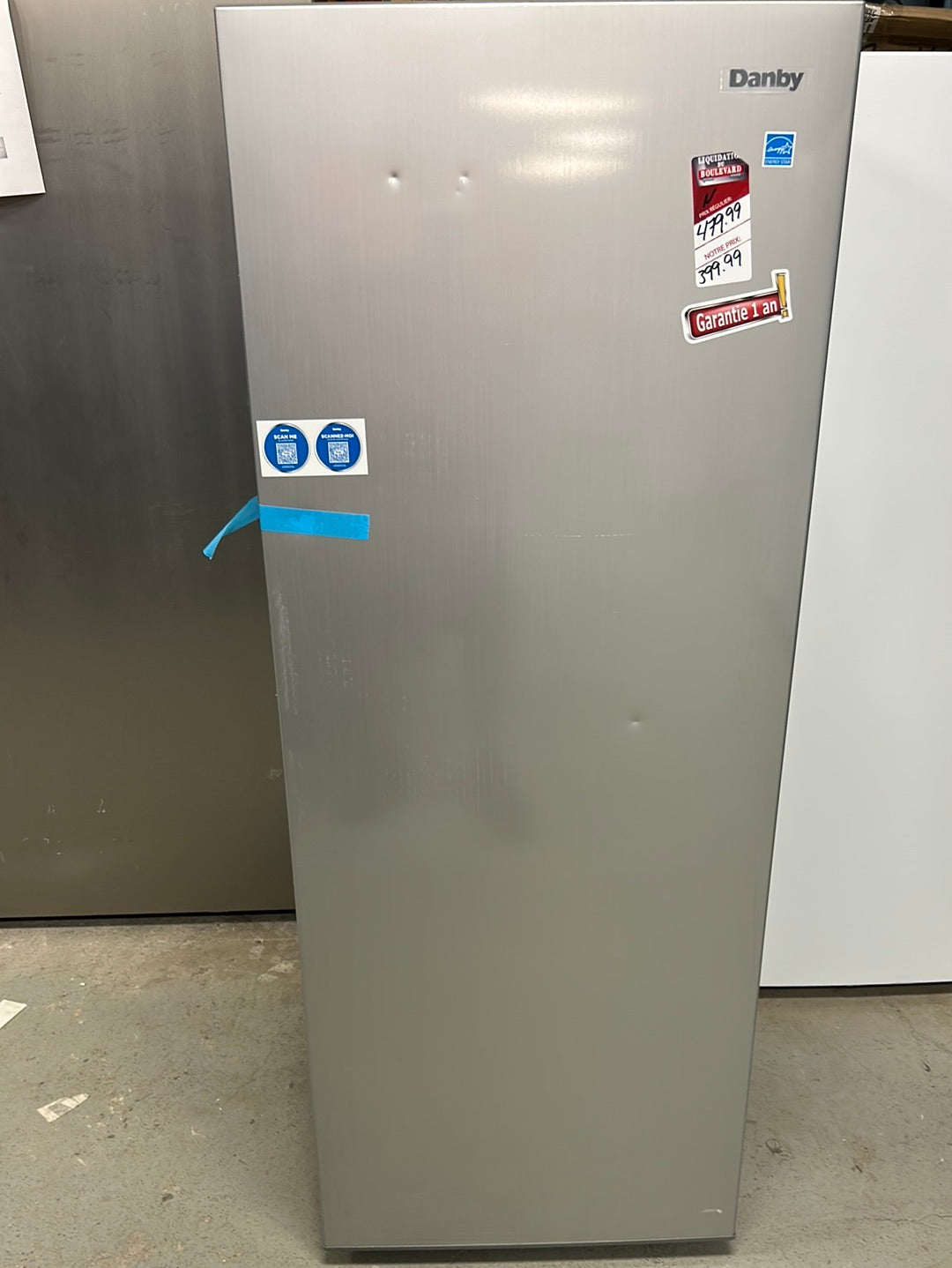 Congélateur vertical convertible Danby 6.8 pied cube DUFM068A1SCDB