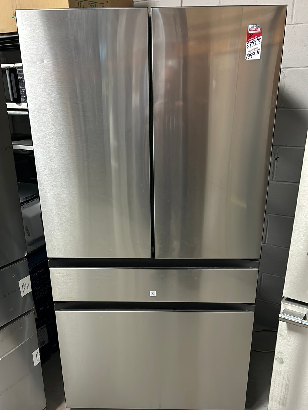 Réfrigérateur à 4 portes de 22,8 pi³ et de 36 po avec distributeur d'eau BESPOKE de Samsung (RF23BB8600QLAA) - Acier inoxydable