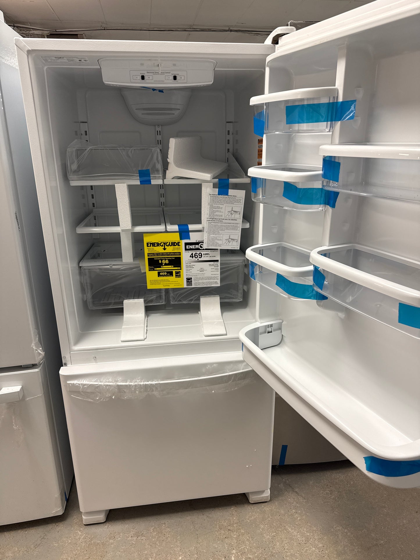 Réfrigérateur WHIRLPOOL DE 18.67 pi. cu. Congélateur en bas / tiroir Blanc WRB329DFBW