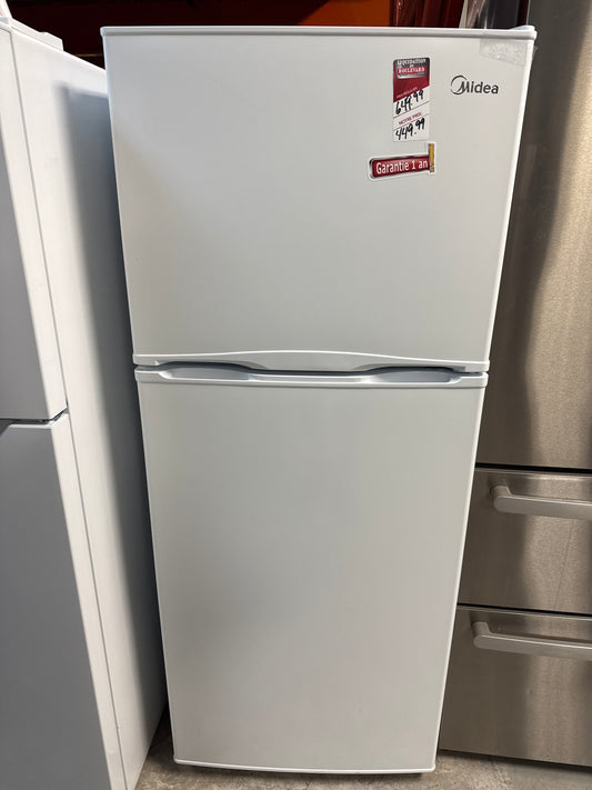 Réfrigérateur à congélateur supérieur 11,5 pi³ Midea, blanc. MRT12B2AWW