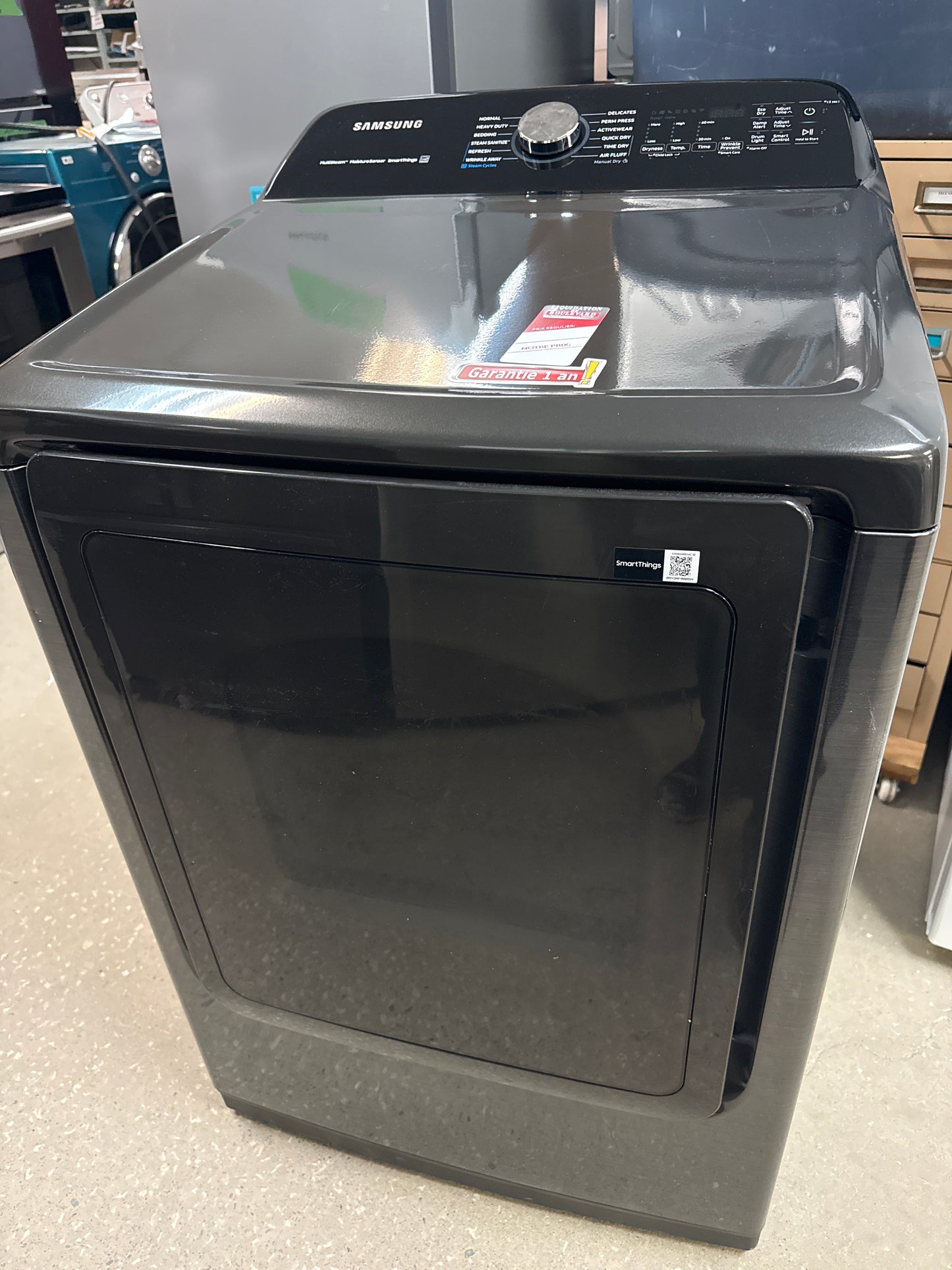 Samsung - Sécheuse électrique en acier inoxydable noir de 27 po et de 7,4 pi cu avec technologie Steam Sanitize+ DVE50A5405V