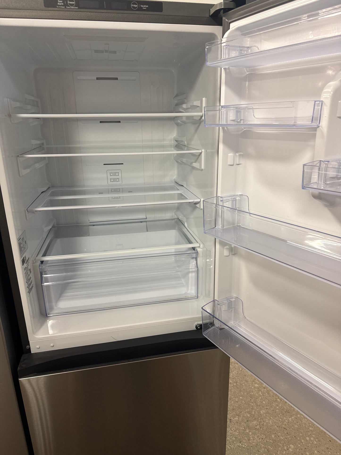 Réfrigérateur à congélateur inférieur Samsung 15 pi³ 28 po profondeur comptoir, acier inoxydable RB15DG6000SR