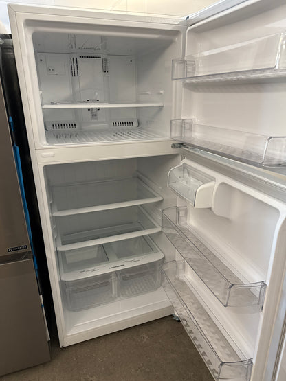 Réfrigérateur avec congélateur en haut de 20 pi3 d’une largeur de 30 po LTCS20020W BLANC