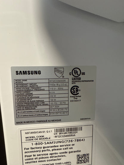 Réfrigérateur à deux portes de 30,5 pi³ et 36 po avec distributeur d'eau et de glaçons de Samsung (RF32CG5400SRAA) - Inox
