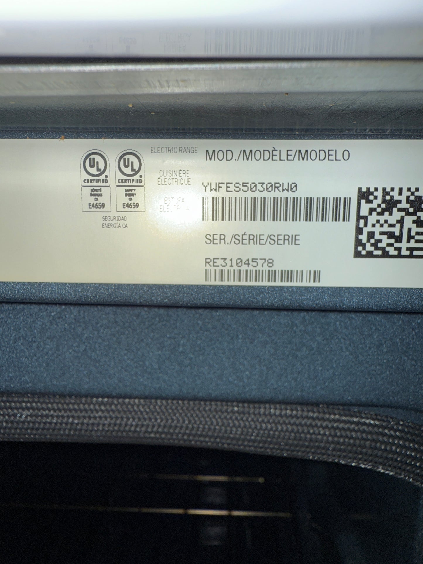 Cuisinière électrique autonome avec convection par ventilateur et friture à l'air chaud 5,3 pi³ 30 po de Whirlpool (YWFES5030RW) - Blanc