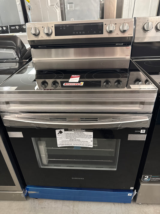 Cuisinière électrique autonome 6,3 pi³ 30 po de Samsung (NE63A6111SS) - Acier inoxydable